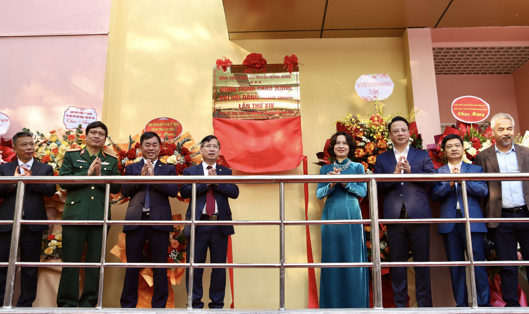 Thứ trưởng Bộ Y tế Nguyễn Thị Liên Hương dự khánh thành dự án nâng cấp Bệnh viện Y học cổ truyền Trung ương